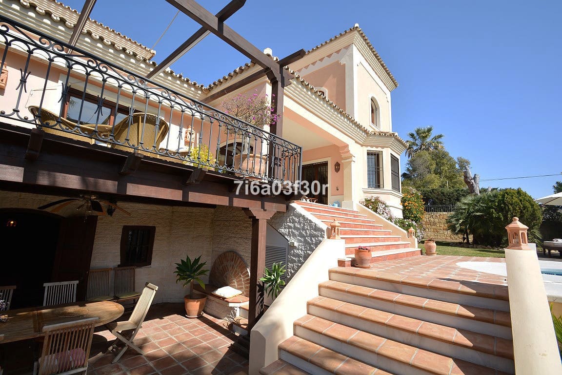 5 soverom Villa til salgs i Nueva Andalucia med svømmebasseng garasje - € 7 000 (Ref: 9369225)