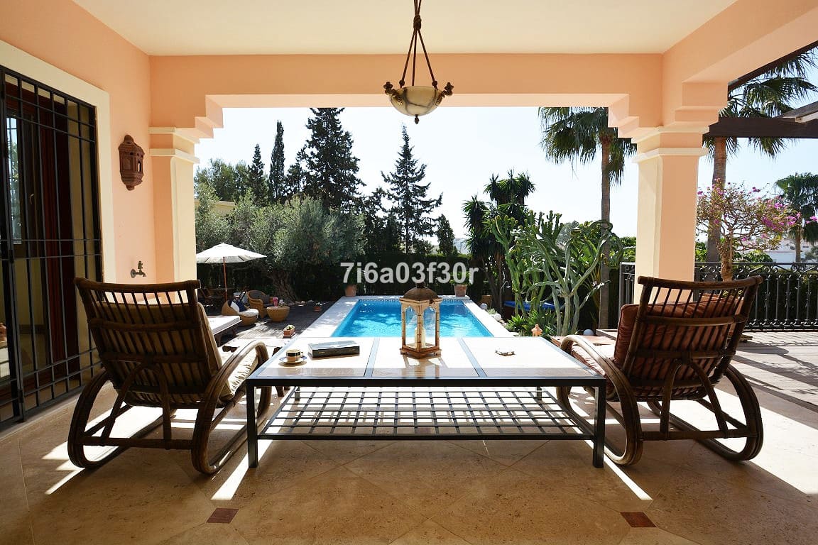 5 soverom Villa til salgs i Nueva Andalucia med svømmebasseng garasje - € 7 000 (Ref: 9369225)