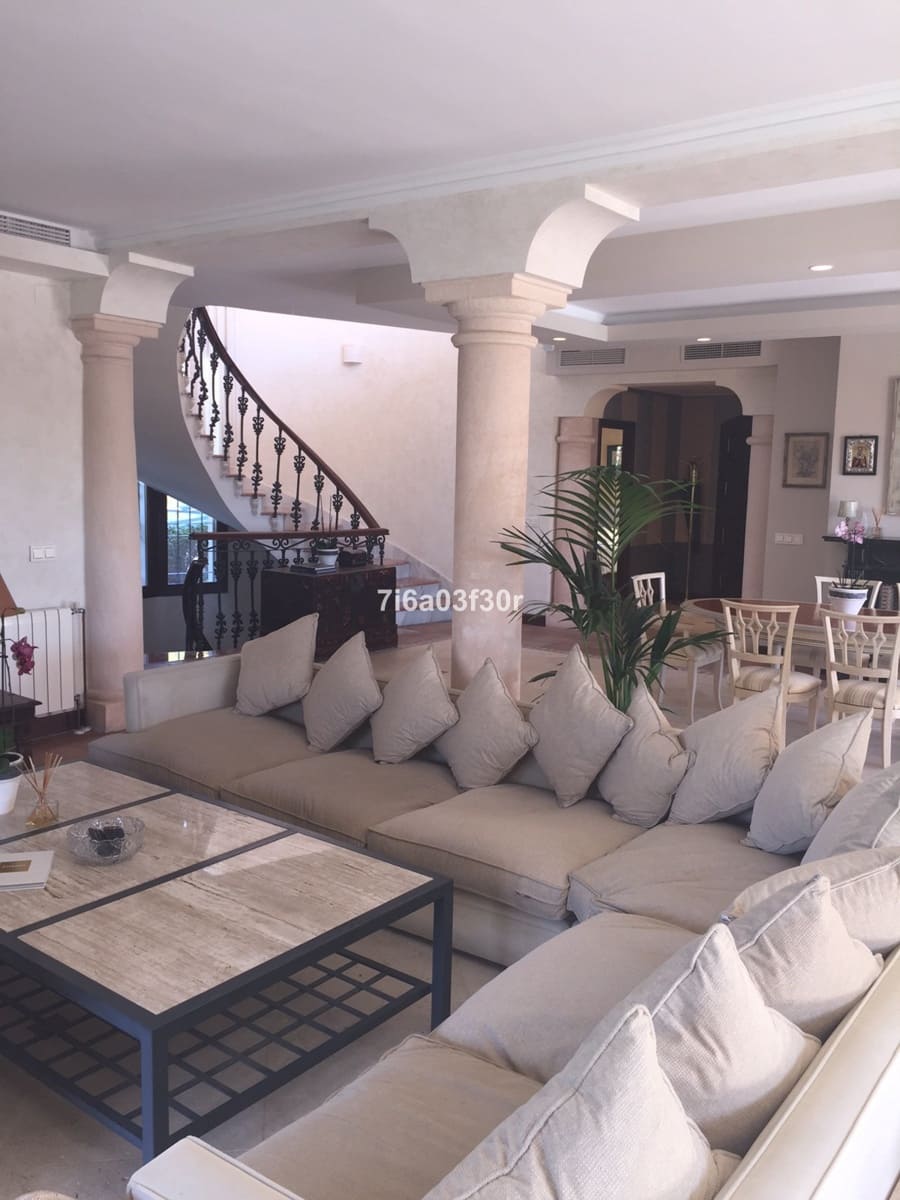 5 soverom Villa til salgs i Nueva Andalucia med svømmebasseng garasje - € 7 000 (Ref: 9369225)