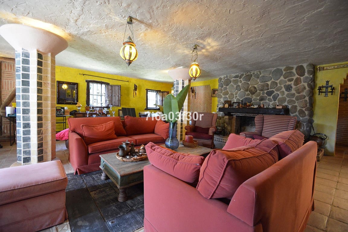 5 soverom Villa til salgs i Nueva Andalucia med svømmebasseng garasje - € 7 000 (Ref: 9369225)