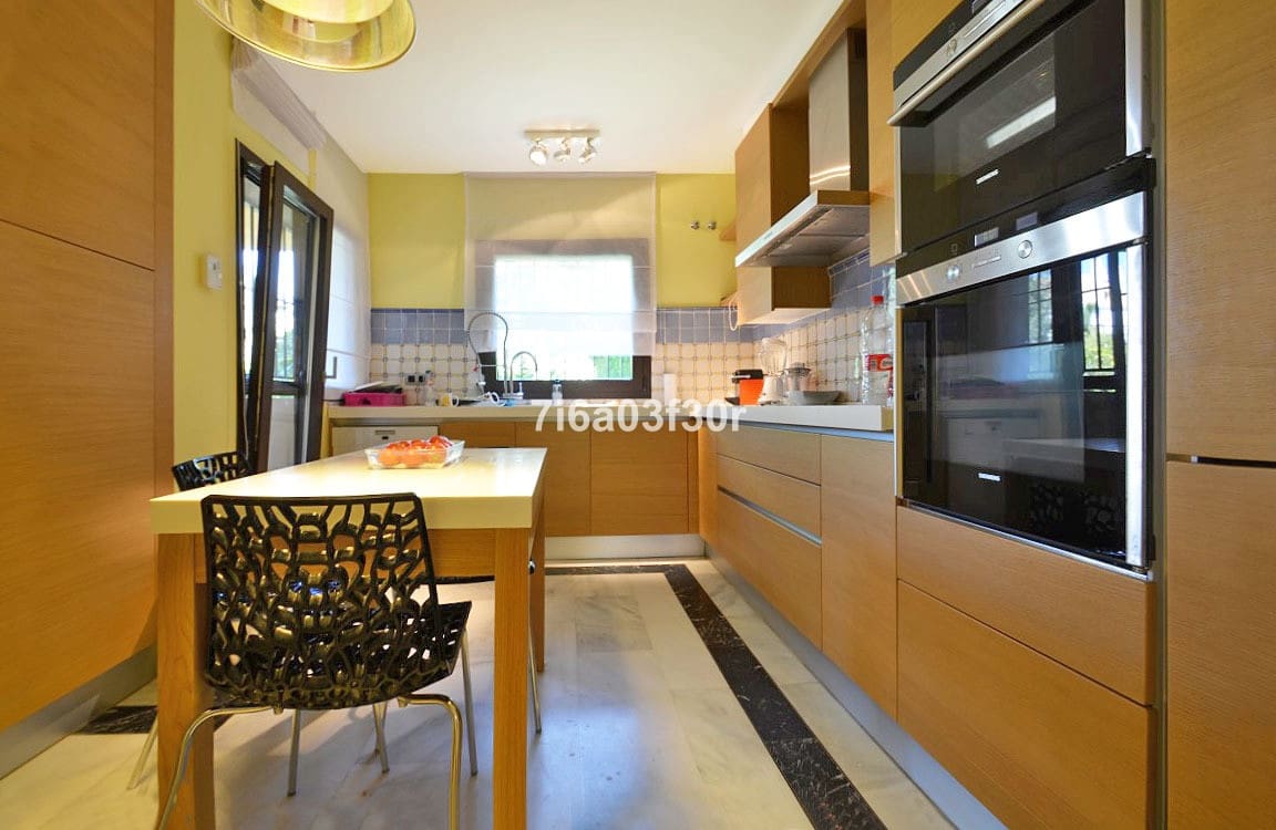 3 slaapkamer Huis te koop in San Pedro de Alcantara met garage - € 1.500.000 (Ref: 9369226)