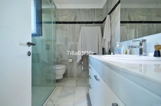 Casa de 3 habitaciones en San Pedro de Alcantara, Marbella en alquiler con garaje - 3.300 € (Ref: 9369227)