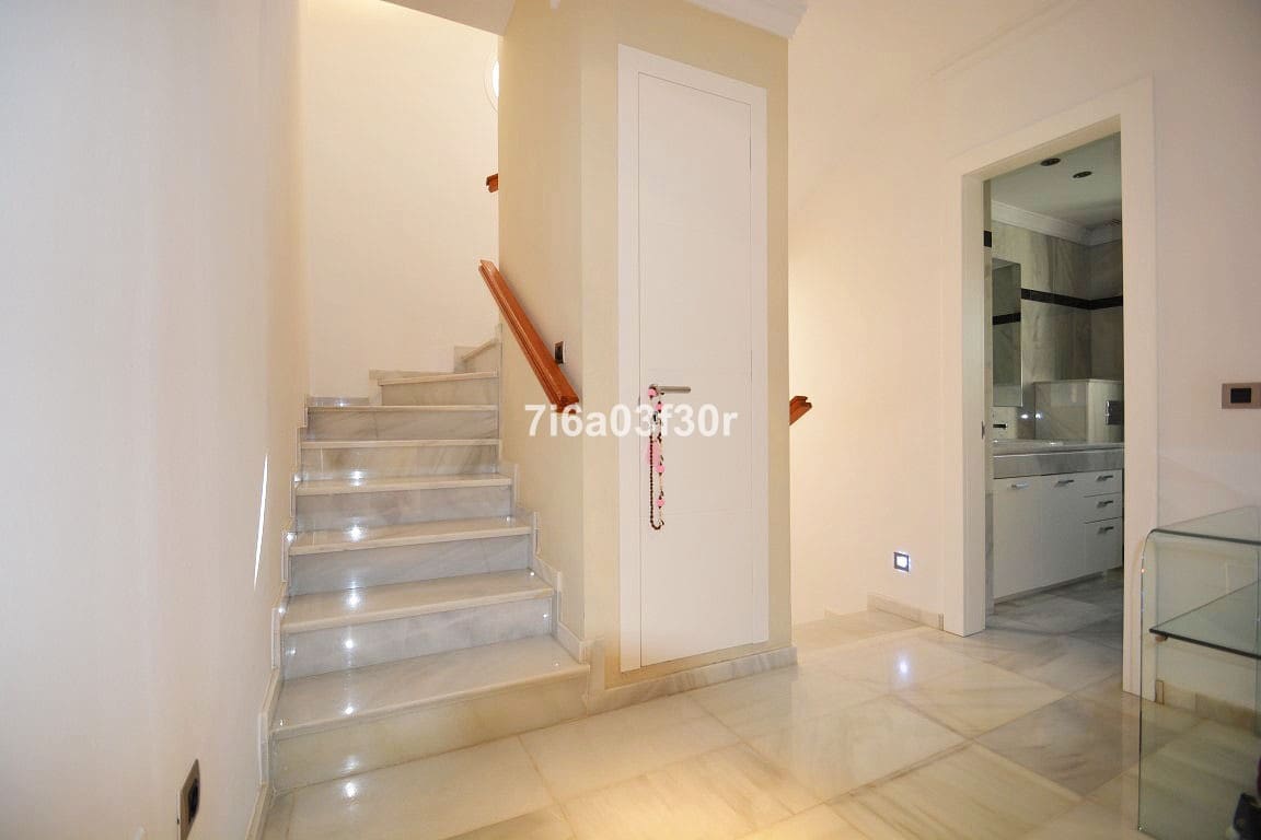 Maison de Ville de 3 chambres à louer à San Pedro de Alcantara avec garage - 3 300 € (Ref: 9369227)