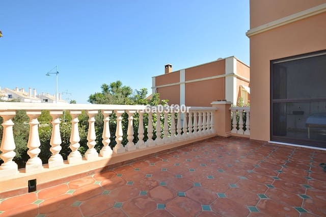 Casa de 3 habitaciones en San Pedro de Alcantara, Marbella en alquiler con garaje - 3.300 € (Ref: 9369227)