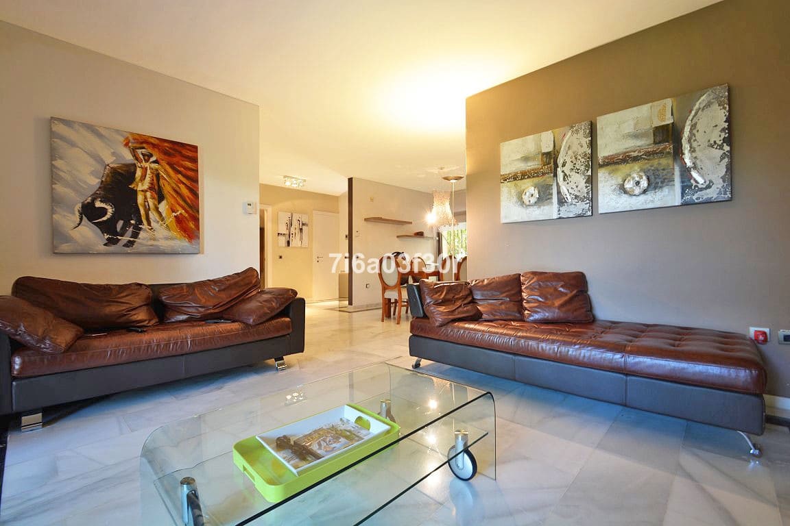 3 bedroom Townhouse for rent in San Pedro de Alcantara with garage - € 3,300 (Ref: 9369227)