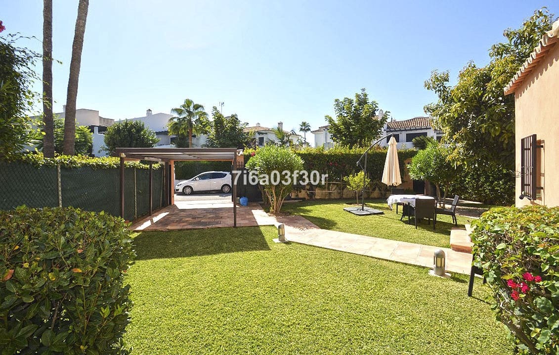 3 bedroom Townhouse for rent in San Pedro de Alcantara with garage - € 3,300 (Ref: 9369227)