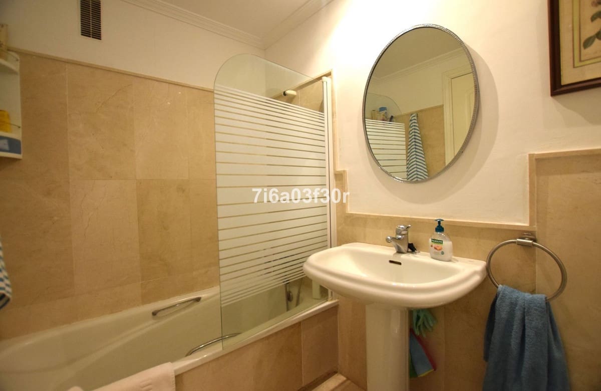 Apartamento de 3 habitaciones en San Pedro de Alcantara en alquiler con piscina garaje - 2.200 € (Ref: 9369231)