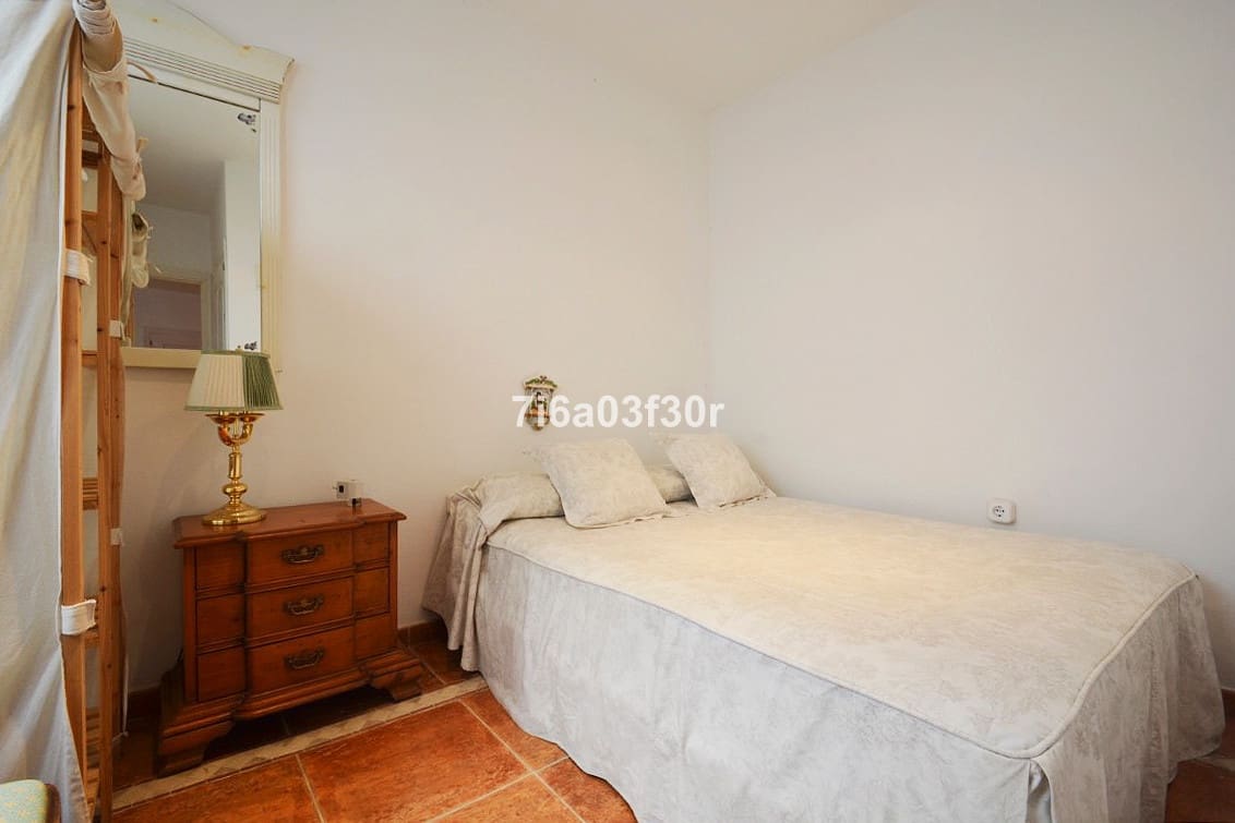 5 makuuhuone Omakotitalo vuokrattavana paikassa San Pedro de Alcantara mukana uima-altaan 
autotalli - 3 500 € (Ref: 9369235)