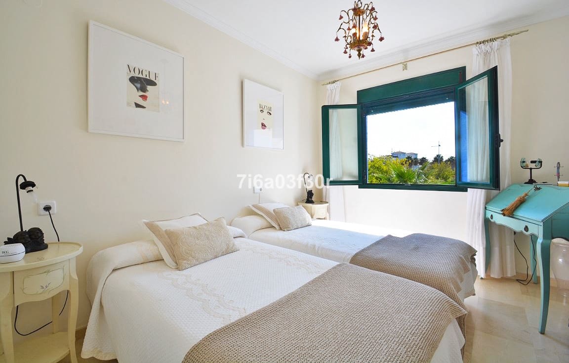 5 makuuhuone Omakotitalo vuokrattavana paikassa San Pedro de Alcantara mukana uima-altaan 
autotalli - 3 500 € (Ref: 9369235)