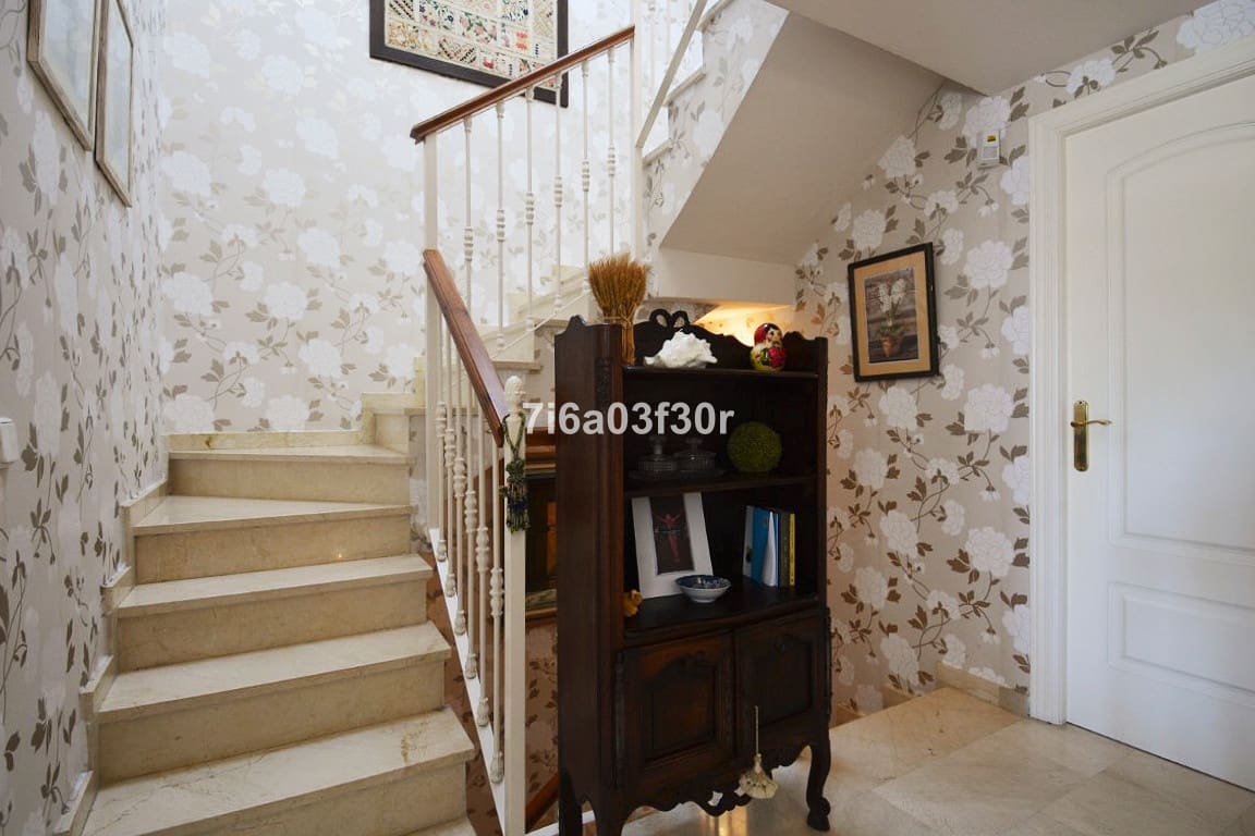 5 makuuhuone Omakotitalo vuokrattavana paikassa San Pedro de Alcantara mukana uima-altaan 
autotalli - 3 500 € (Ref: 9369235)