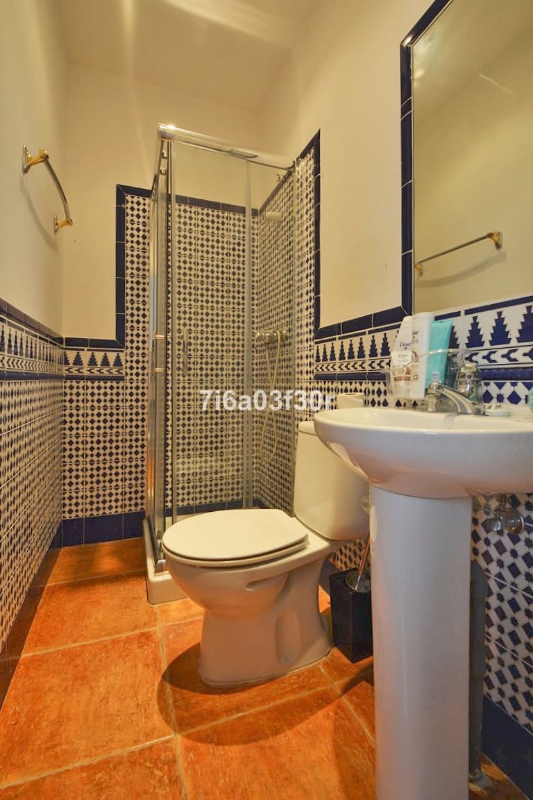 5 makuuhuone Omakotitalo vuokrattavana paikassa San Pedro de Alcantara mukana uima-altaan 
autotalli - 3 500 € (Ref: 9369235)