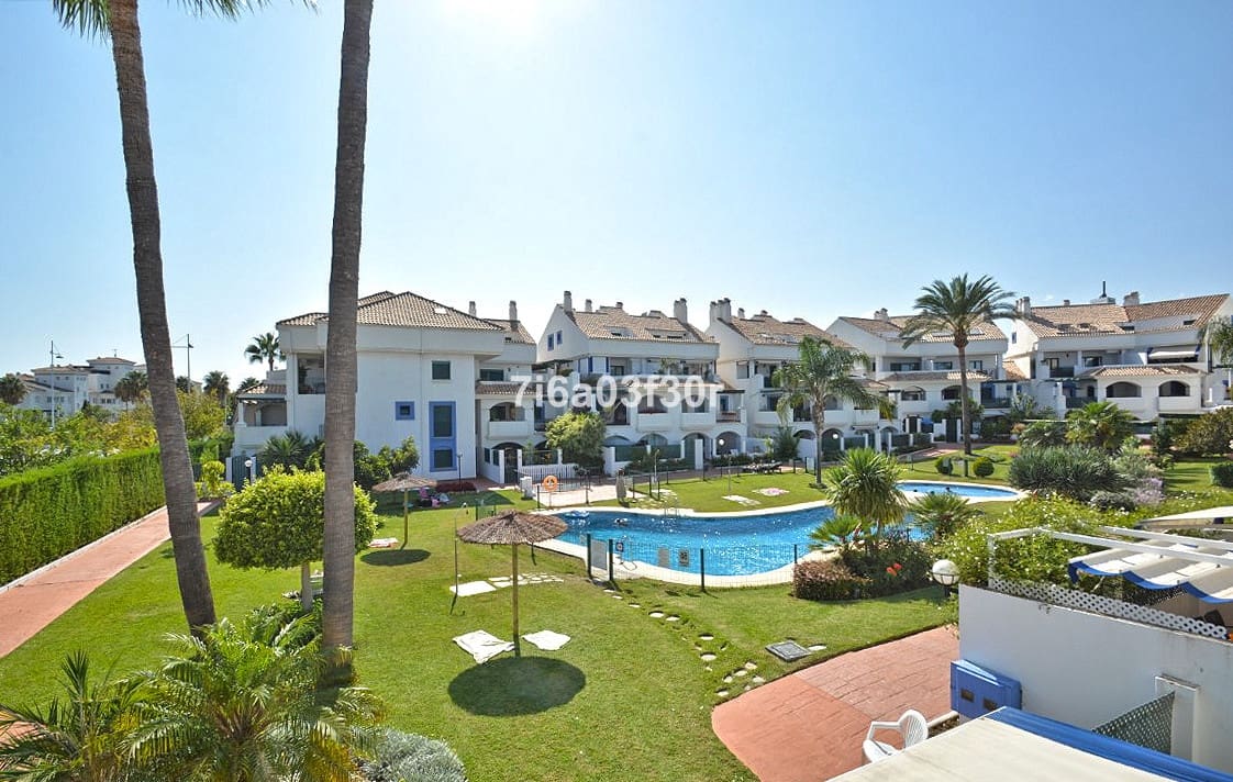 5 bedroom Townhouse for holiday rental in San Pedro de Alcantara with pool garage - € 4,000 (Ref: 9369236)