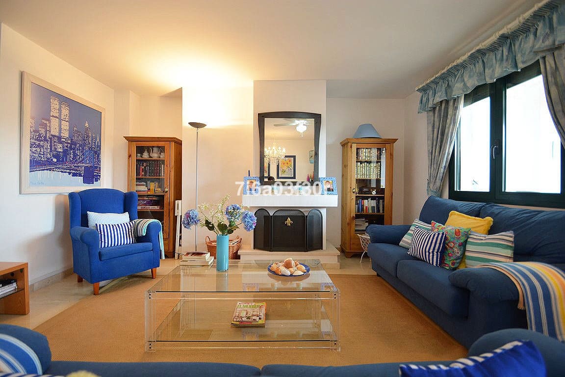 3 quarto Penthouse para arrendar em San Pedro de Alcantara com piscina garagem - 2 000 € (Ref: 9369238)
