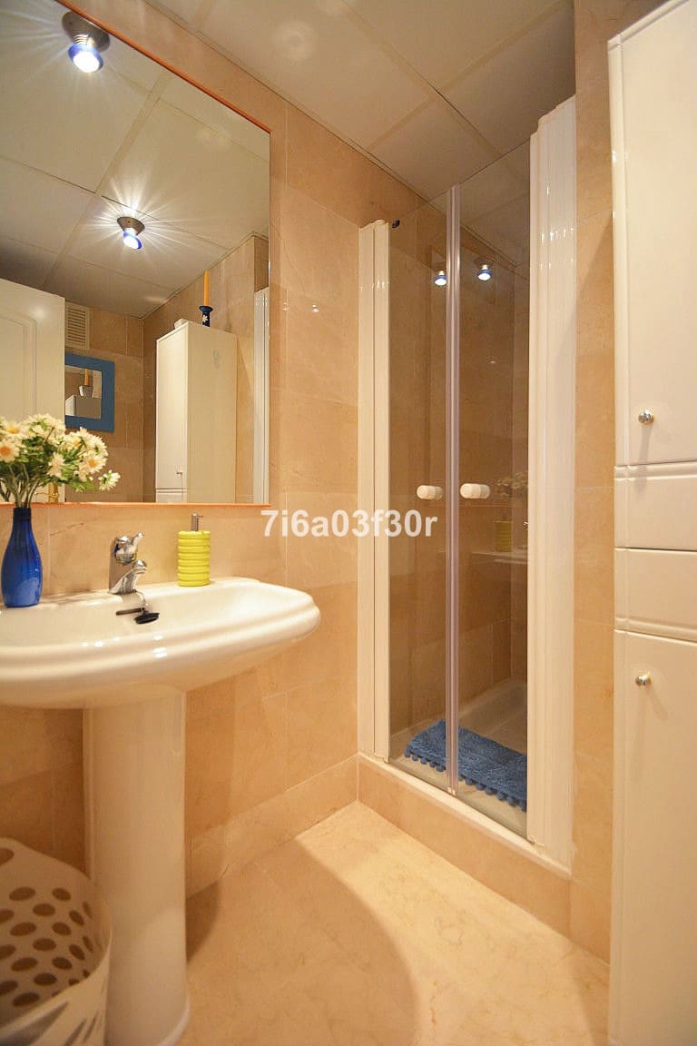 Penthouse de 3 chambres de location de vacances à San Pedro de Alcantara avec piscine garage - 1 300 € (Ref: 9369239)