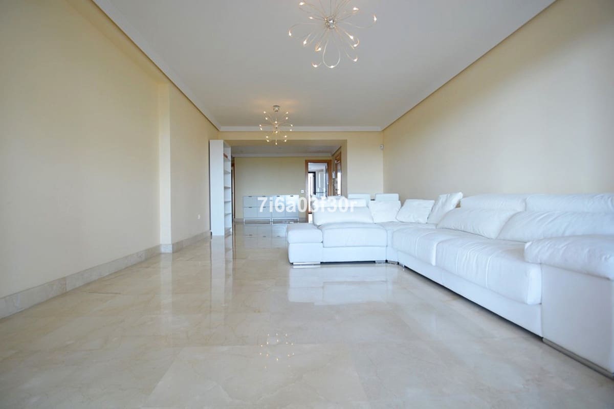 3 bedroom Apartment for rent in San Pedro de Alcantara with pool garage - € 1,800 (Ref: 9369240)