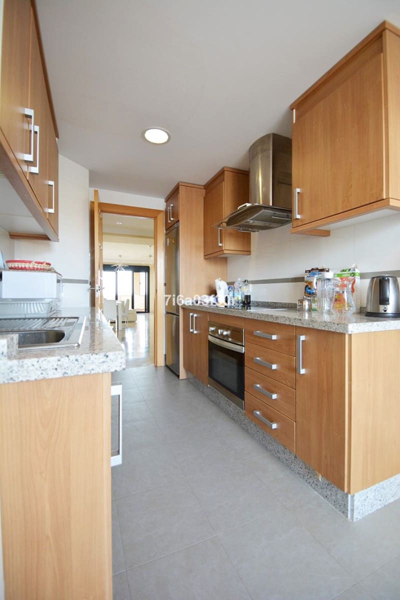 3 bedroom Apartment for rent in San Pedro de Alcantara with pool garage - € 1,800 (Ref: 9369240)