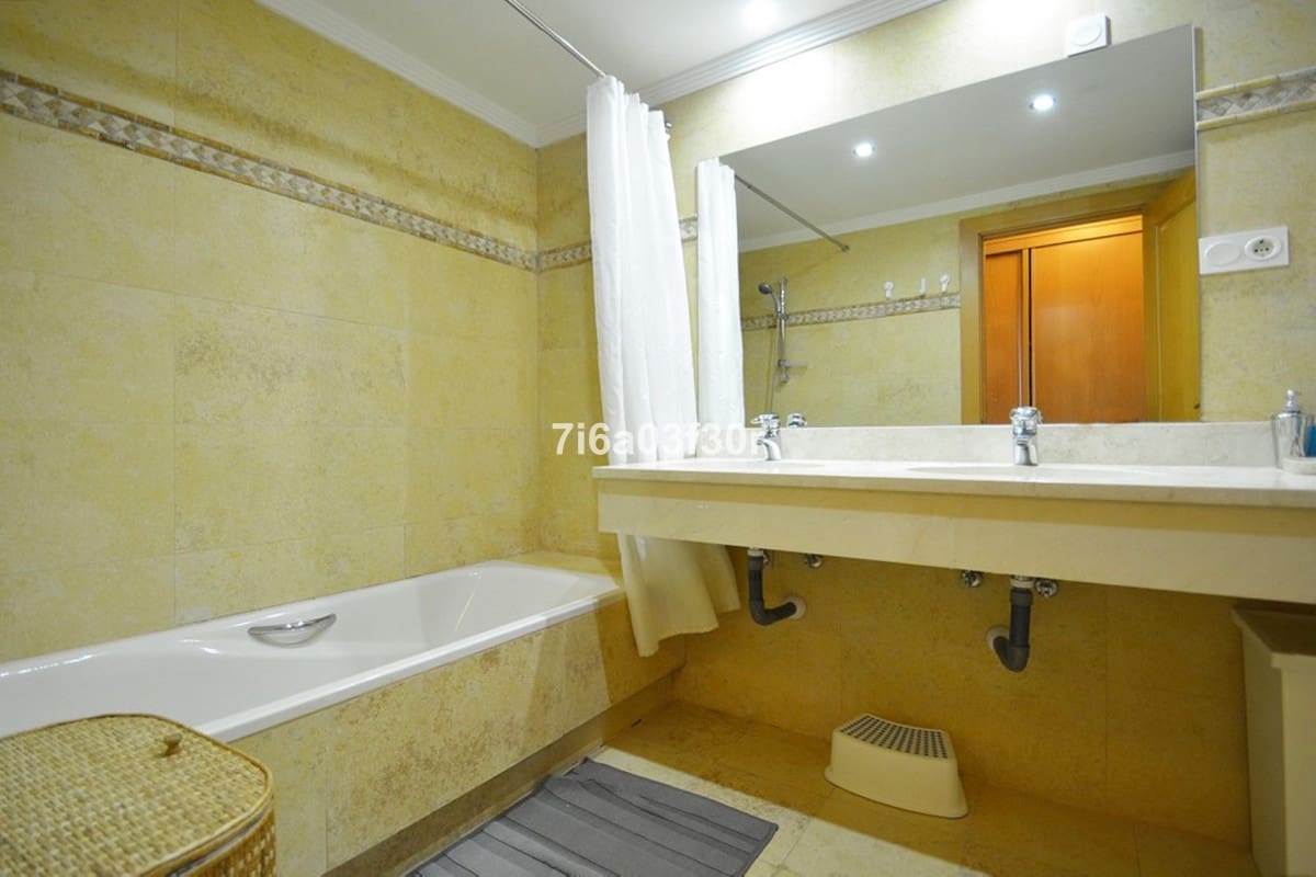 3 bedroom Apartment for rent in San Pedro de Alcantara with pool garage - € 1,800 (Ref: 9369240)