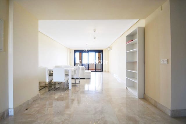 3 makuuhuone Huoneisto vuokrattavana paikassa San Pedro de Alcantara, Marbella mukana uima-altaan 
autotalli - 1 800 € (Ref: 9369240)