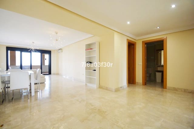 3 makuuhuone Huoneisto vuokrattavana paikassa San Pedro de Alcantara, Marbella mukana uima-altaan 
autotalli - 1 800 € (Ref: 9369240)