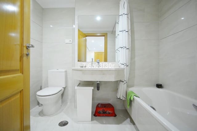 3 makuuhuone Huoneisto vuokrattavana paikassa San Pedro de Alcantara, Marbella mukana uima-altaan 
autotalli - 1 800 € (Ref: 9369240)