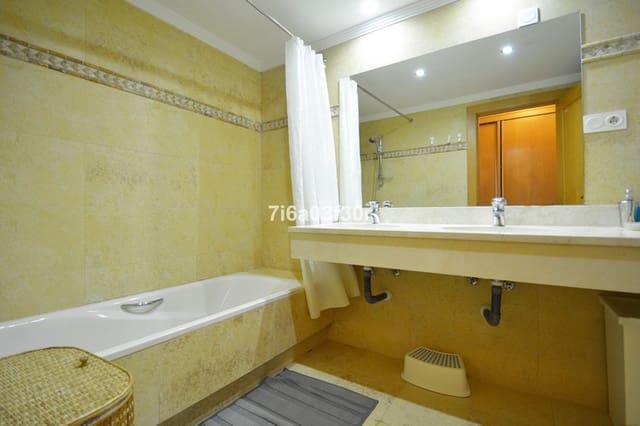 3 makuuhuone Huoneisto vuokrattavana paikassa San Pedro de Alcantara, Marbella mukana uima-altaan 
autotalli - 1 800 € (Ref: 9369240)