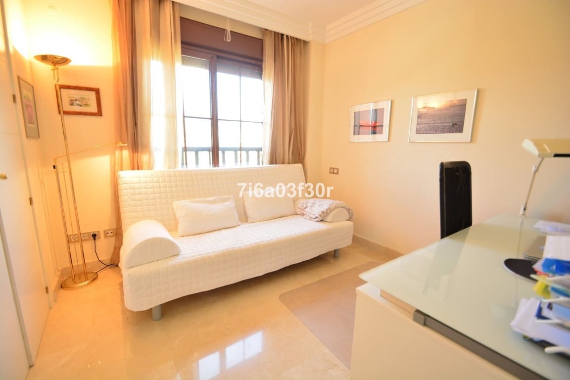 3 soverom Penthouse til leie i Benahavis med svømmebasseng garasje - € 2 400 (Ref: 9369243)