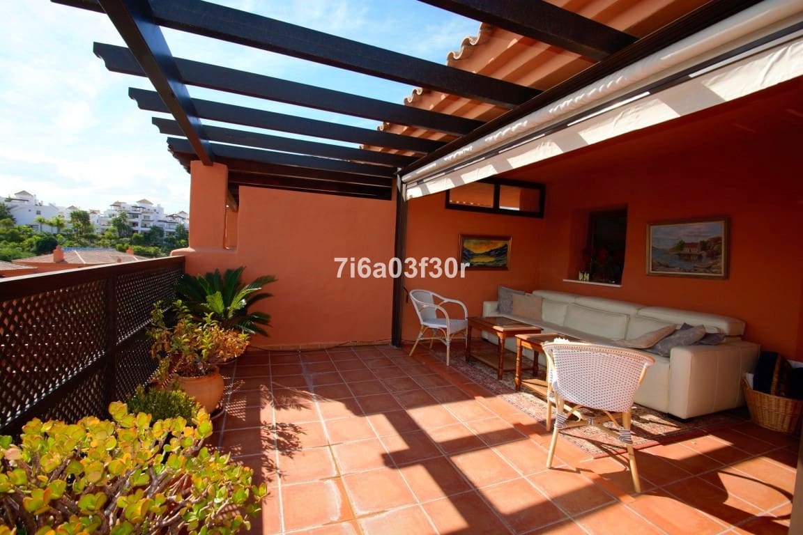 3 soverom Penthouse til leie i Benahavis med svømmebasseng garasje - € 2 400 (Ref: 9369243)