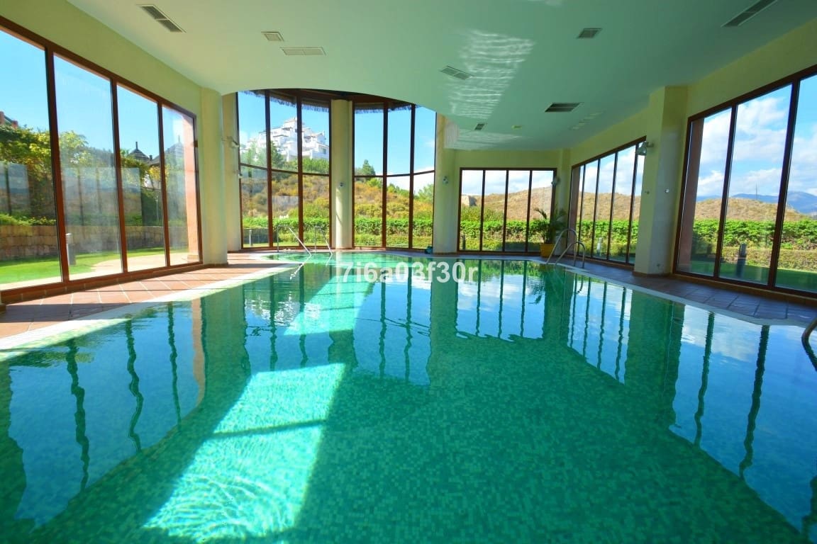 3 soverom Penthouse til leie i Benahavis med svømmebasseng garasje - € 2 400 (Ref: 9369243)