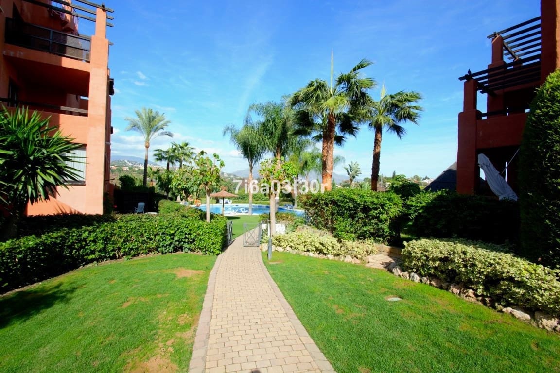 3 soverom Penthouse til leie i Benahavis med svømmebasseng garasje - € 2 400 (Ref: 9369243)