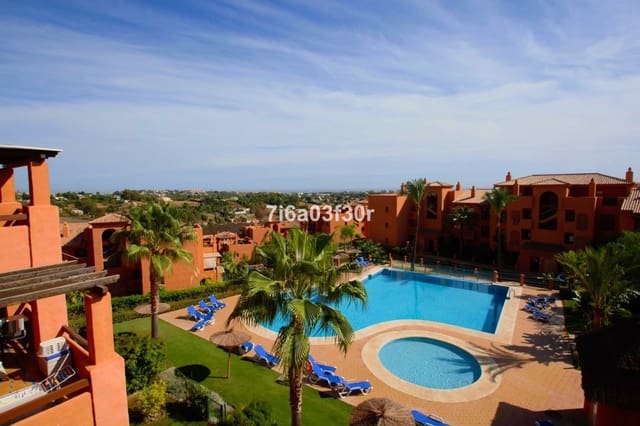 3 bedroom Penthouse for holiday rental in Benahavís with pool garage - € 1,800 (Ref: 9369244)
