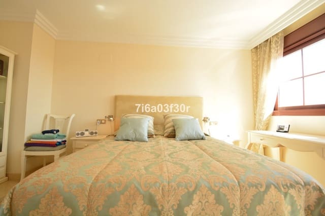 3 bedroom Penthouse for holiday rental in Benahavís with pool garage - € 1,800 (Ref: 9369244)