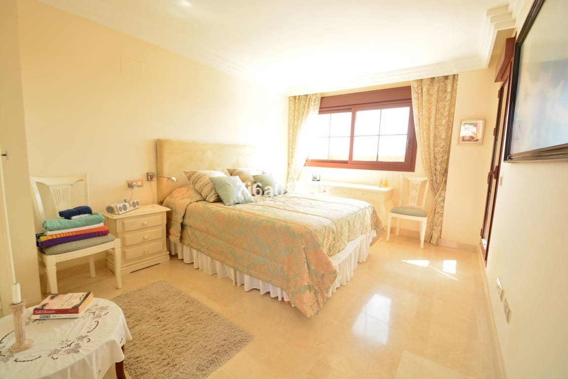 Ático de 3 habitaciones en Benahavís en alquiler vacacional con piscina garaje - 1.800 € (Ref: 9369244)