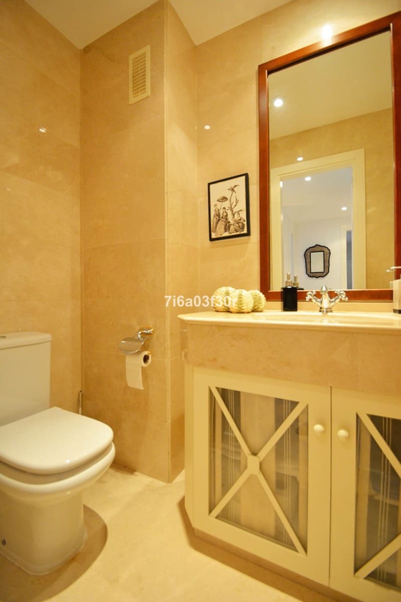 2 quarto Apartamento para arrendar em San Pedro de Alcantara com piscina garagem - 1 700 € (Ref: 9369245)
