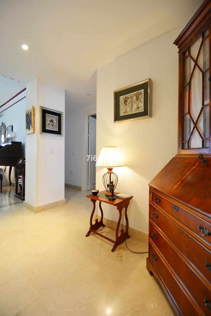 2 quarto Apartamento para arrendar em San Pedro de Alcantara com piscina garagem - 1 700 € (Ref: 9369245)