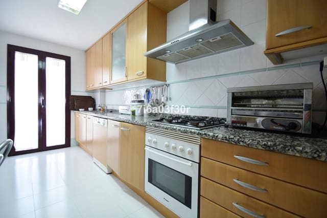 2 quarto Apartamento para arrendar em San Pedro de Alcantara, Marbella com piscina garagem - 1 700 € (Ref: 9369245)