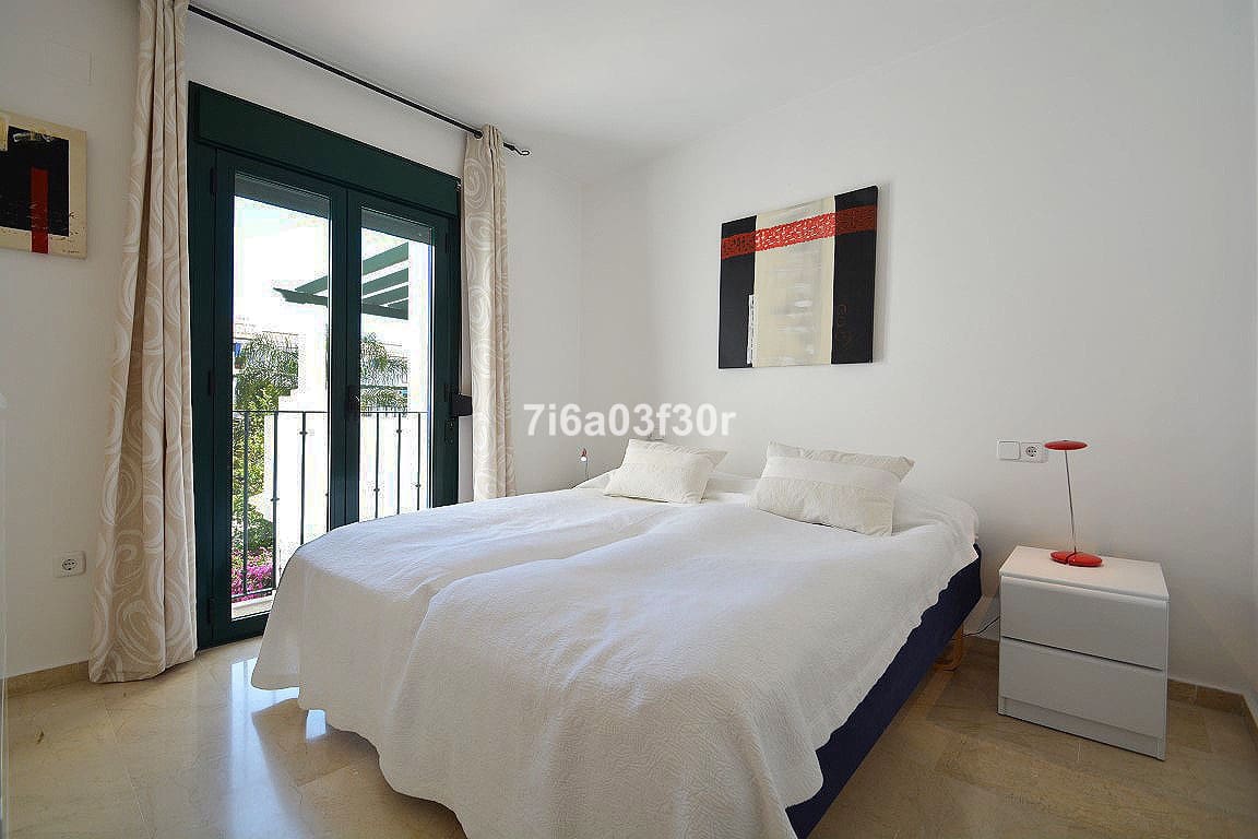 3 slaapkamer Appartement voor vakantieverhuur in San Pedro de Alcantara met zwembad garage - € 1.000 (Ref: 9386095)