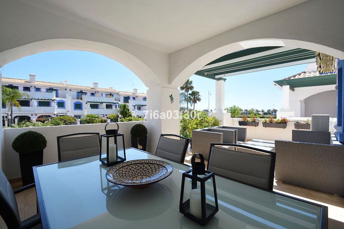 3 slaapkamer Appartement voor vakantieverhuur in San Pedro de Alcantara met zwembad garage - € 1.000 (Ref: 9386095)