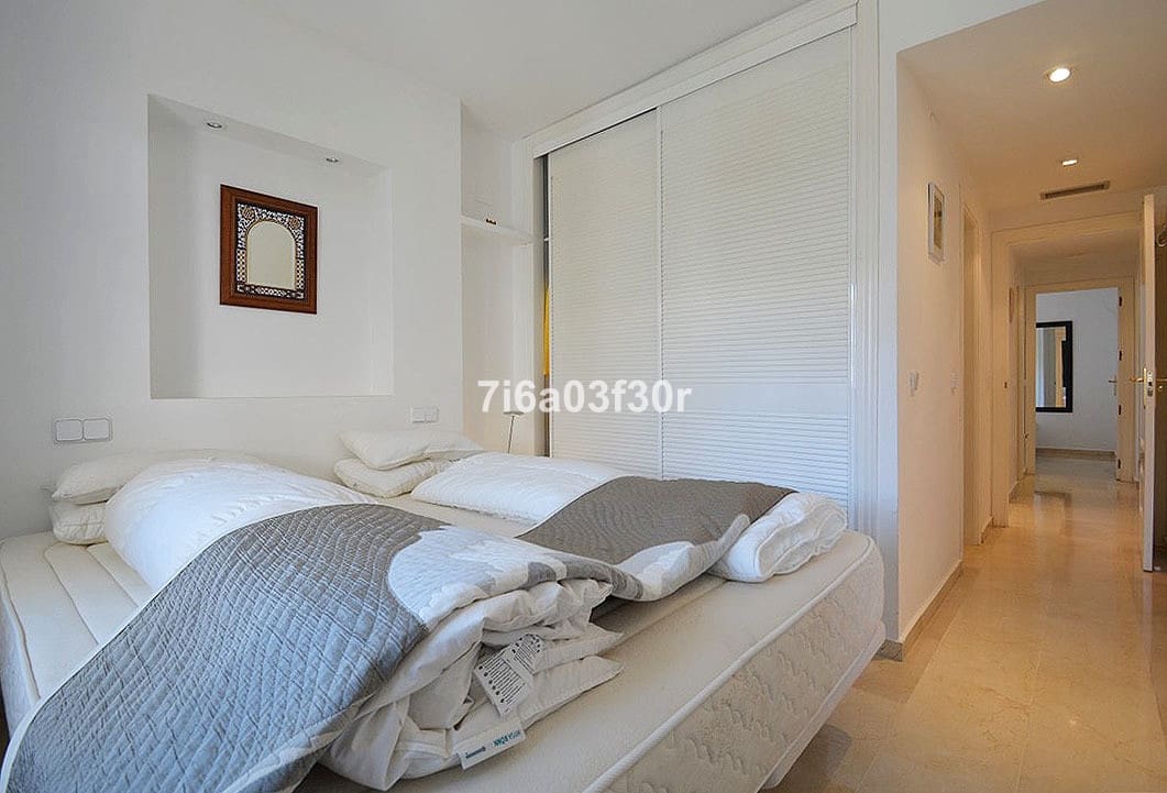 3 slaapkamer Appartement voor vakantieverhuur in San Pedro de Alcantara met zwembad garage - € 1.000 (Ref: 9386095)