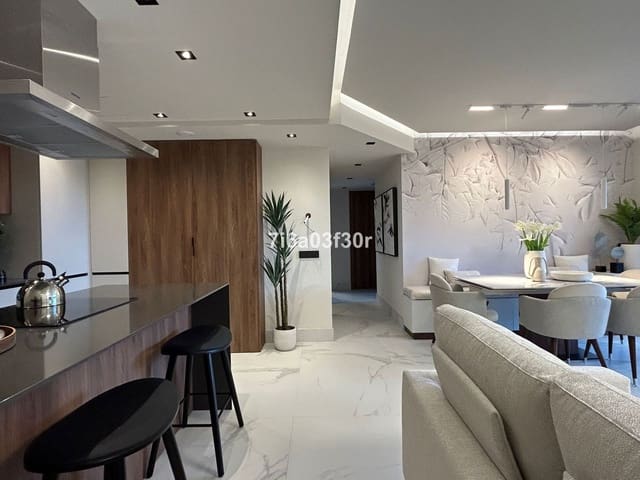 Apartamento de 3 habitaciones en San Pedro de Alcantara, Marbella en venta con piscina garaje - 979.000 € (Ref: 9397022)