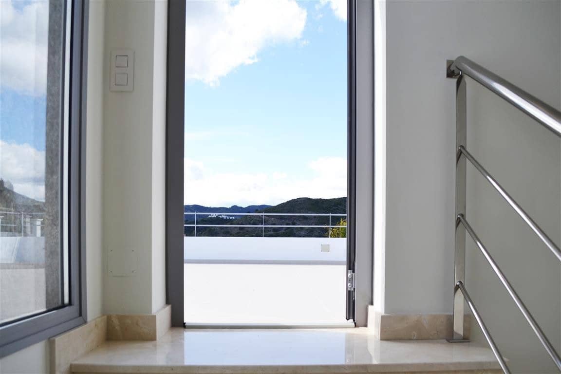 Chalet de 4 habitaciones en Benahavís en venta con piscina garaje - 1.900.000 € (Ref: 9397027)