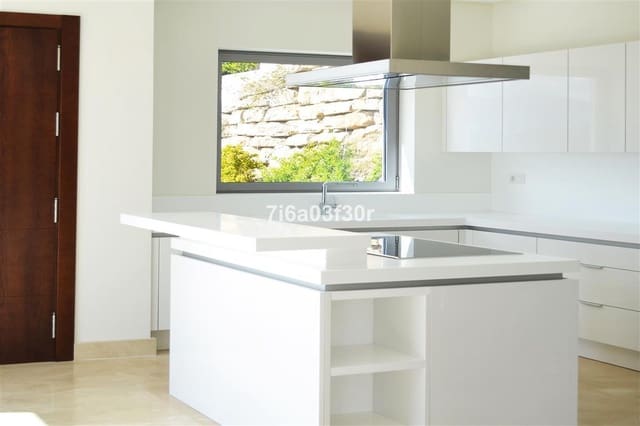 4 Zimmer Villa zu verkaufen in Benahavís mit Pool Garage - 1.900.000 € (Ref: 9397027)