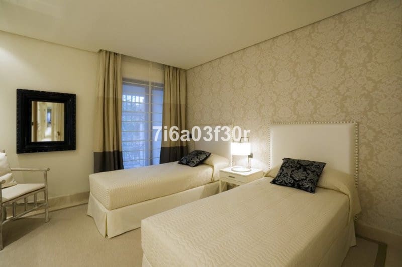 3 bedroom Apartment for sale in Estepona with pool garage - € 1,750,000 (Ref: 9397029)