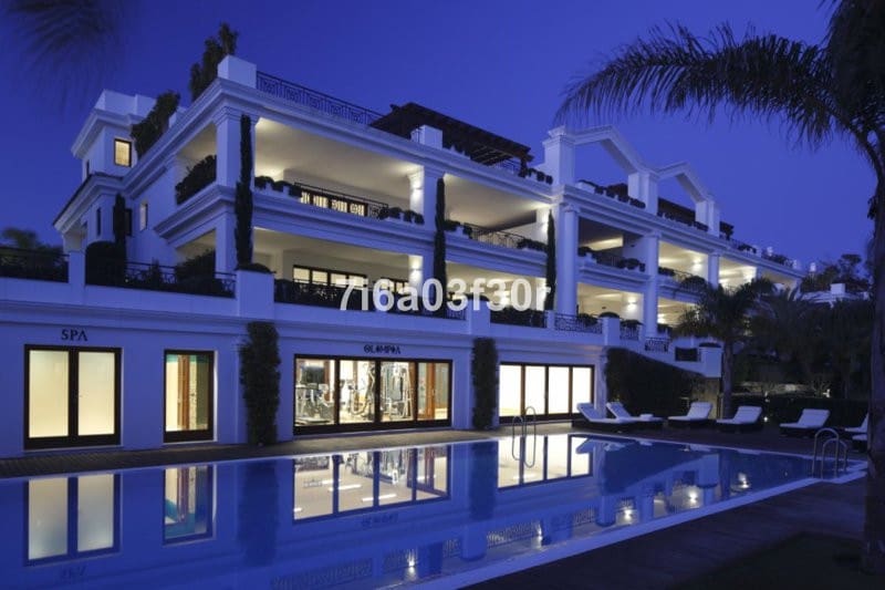 3 bedroom Apartment for sale in Estepona with pool garage - € 1,750,000 (Ref: 9397029)