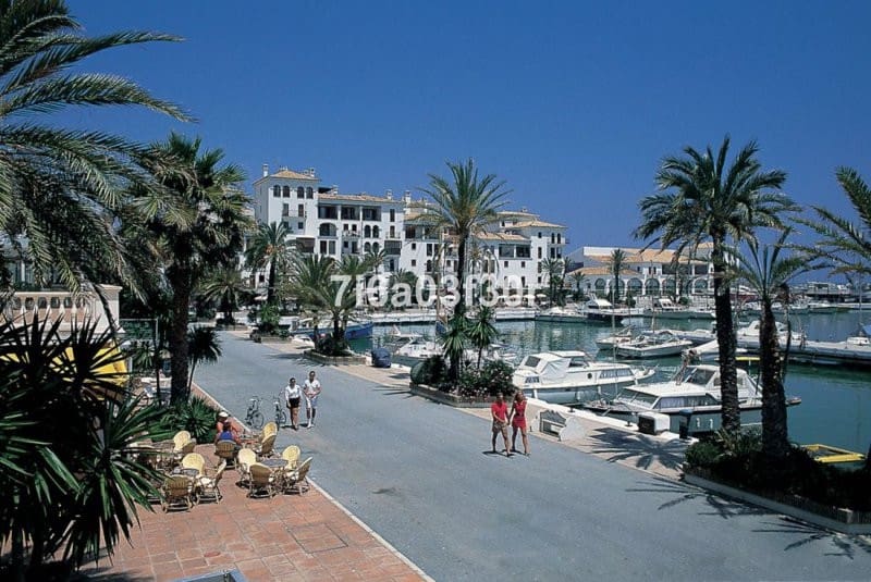 3 bedroom Apartment for sale in Estepona with pool garage - € 1,750,000 (Ref: 9397029)