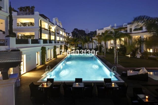 3 sypialnia Apartament na sprzedaż w Estepona z basenem garażem - 1 750 000 € (Ref: 9397029)