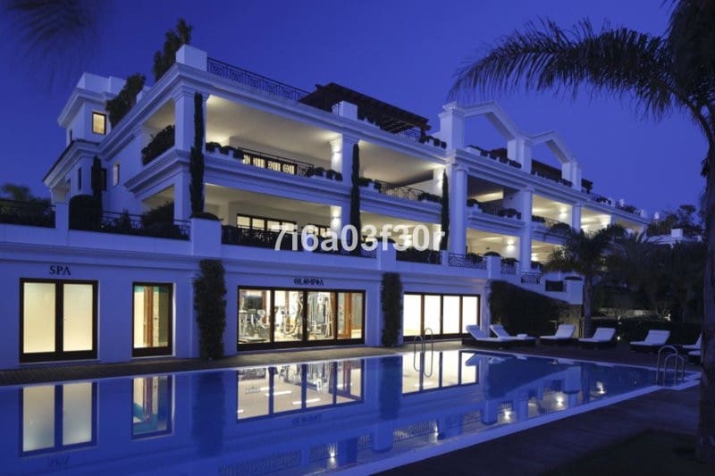 3 bedroom Apartment for sale in Estepona with pool garage - € 1,750,000 (Ref: 9397029)