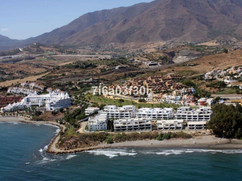 3 bedroom Apartment for sale in Estepona with pool garage - € 1,750,000 (Ref: 9397029)