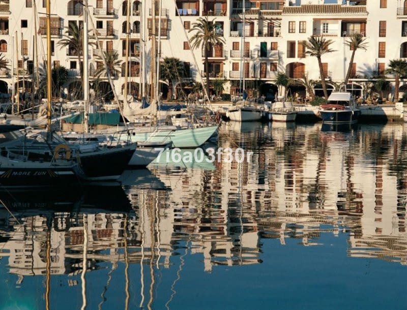 3 bedroom Apartment for sale in Estepona with pool garage - € 1,750,000 (Ref: 9397029)