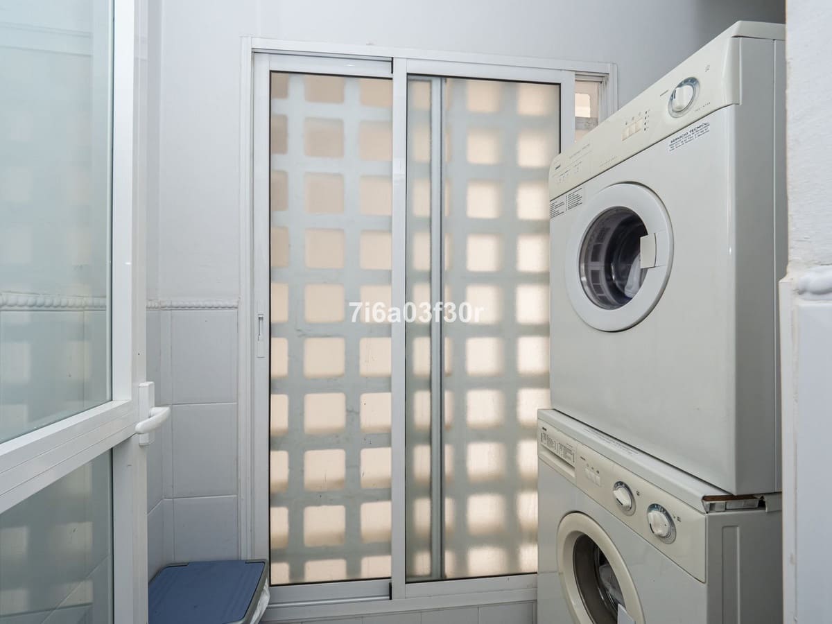 Apartamento de 2 habitaciones en Puerto Banus en venta con piscina garaje - 1.575.000 € (Ref: 9397031)