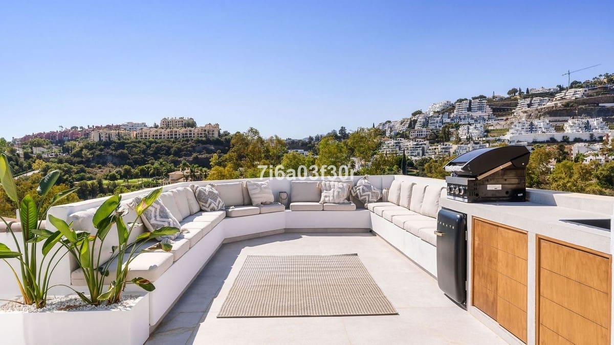 3 soverom Hus til salgs i La Quinta med svømmebasseng garasje - € 1 045 000 (Ref: 9397032)